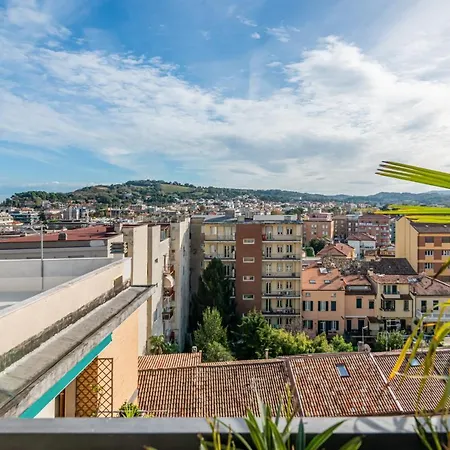 Apartament Guesthost - Attico Pisaurum - With Parking!